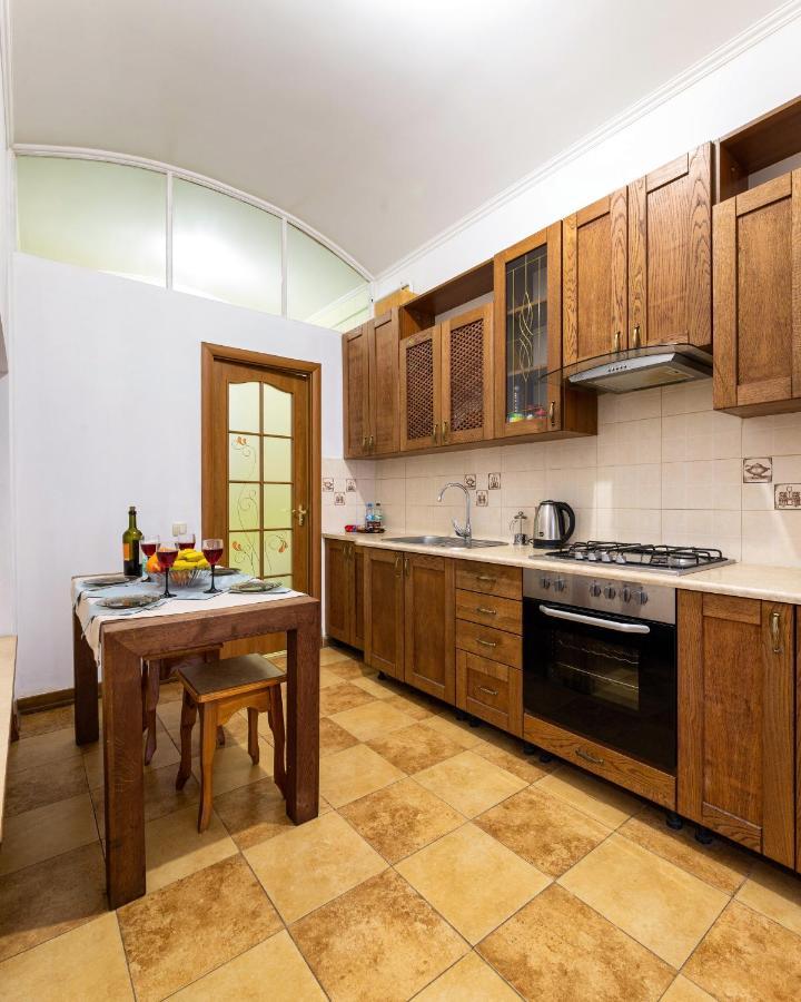 Затишний Відпочинок В Центрі Львова Apartment Exterior photo